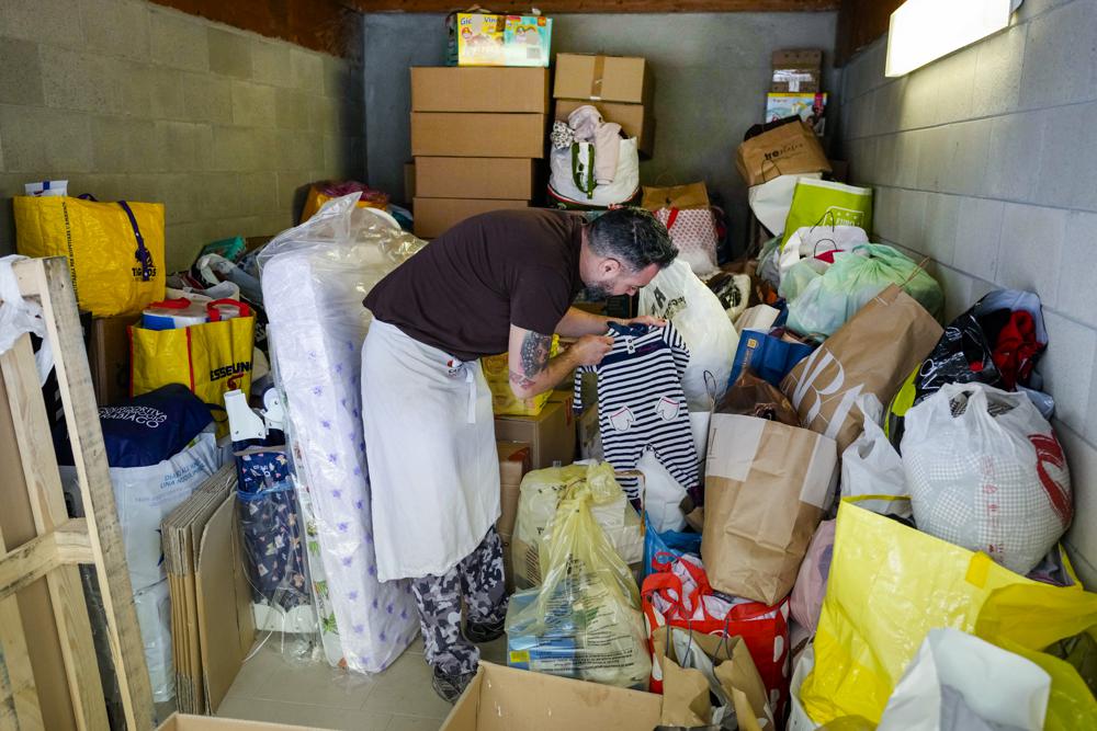 Llevará las donaciones que se han juntado localmente | AP