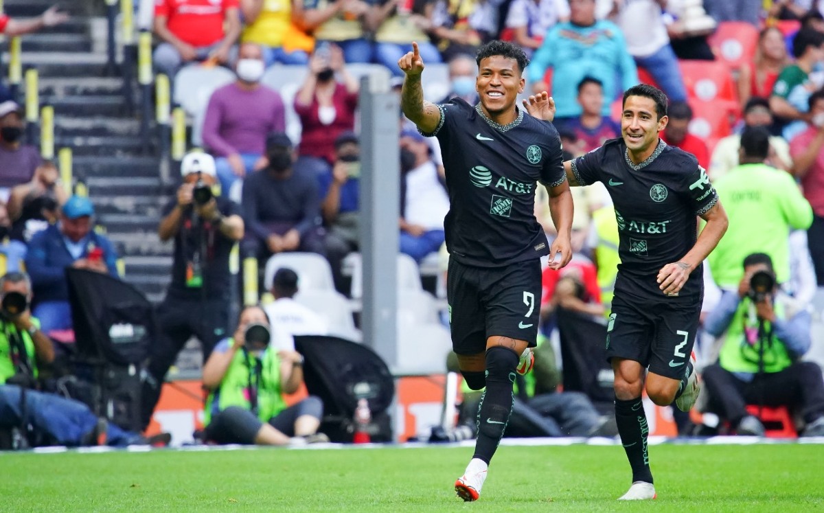 Roger Martínez adelantó al América con polémico gol ante Toluca (Imago7)