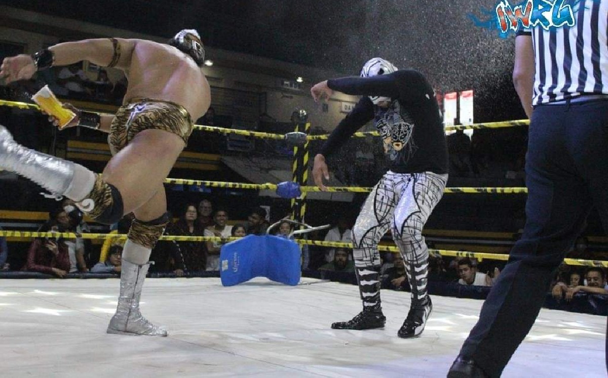 Dinastía Bobby Lee lucha contra los Pantera en Arena Naucalpan / Redes