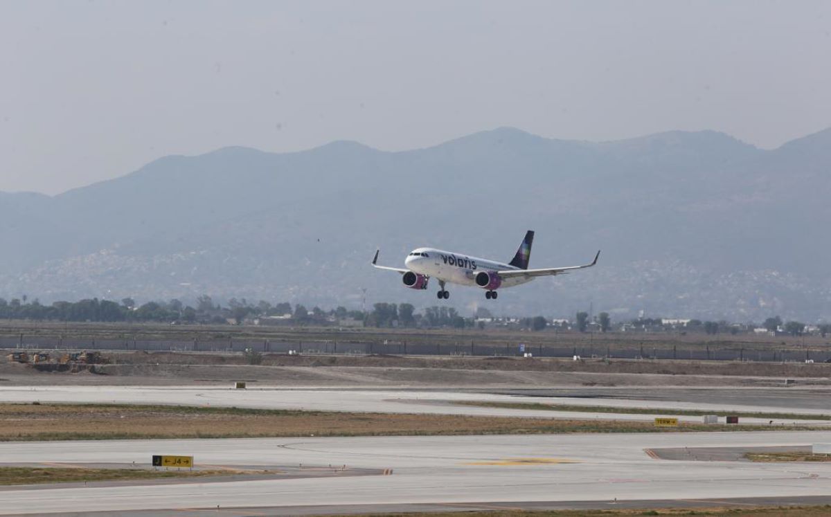 Llegada de los primeros vuelos nacionales al aeropuerto internacional Felipe Angeles. (Jorge carballo)