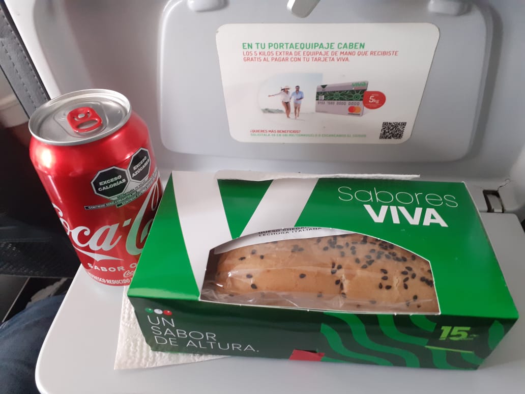 Lunch en avión de Viva Aerobus | José Luis Medina