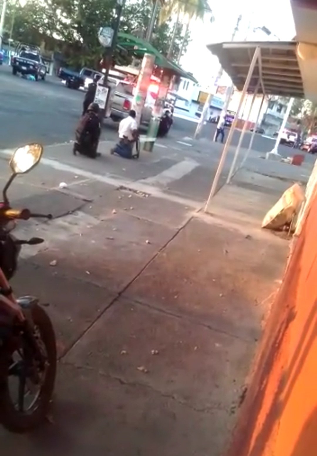 El tiroteo ocurrió cercano al Centro de Colima, a la altura de la Glorieta del Charro. (Captura)