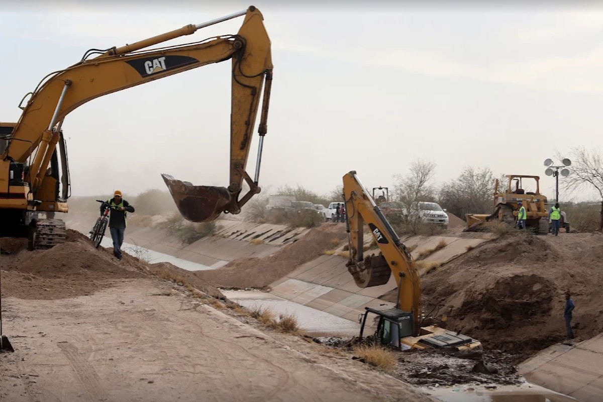 Continúan los trabajos en el kilómetro 15 del canal Sacramento en Gómez Palacio | Rolando Riestra
