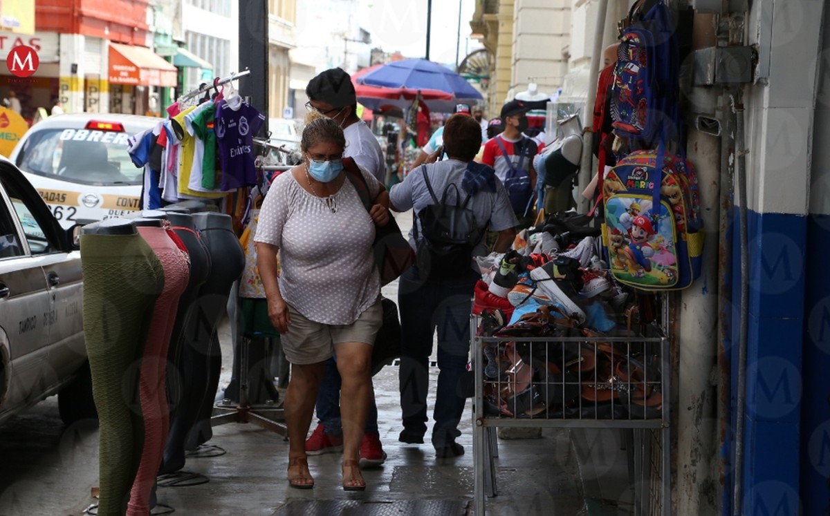 Multarán en operativo a comercios invasivos de banquetas en Altamira