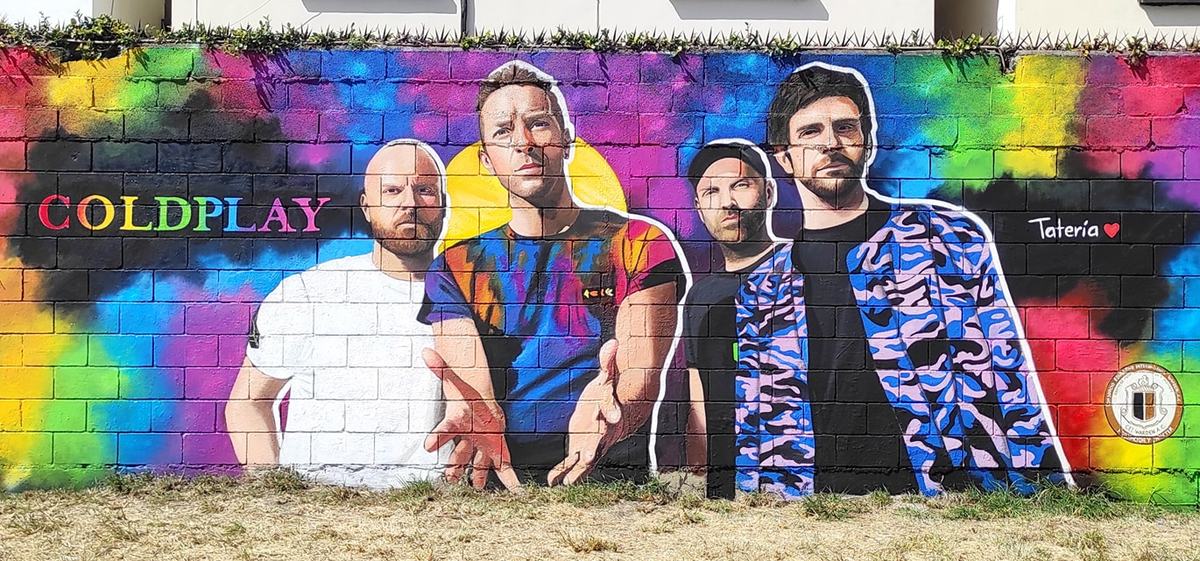 El mural de Coldplay está en el municipio de San Nicolás. Foto: Especial