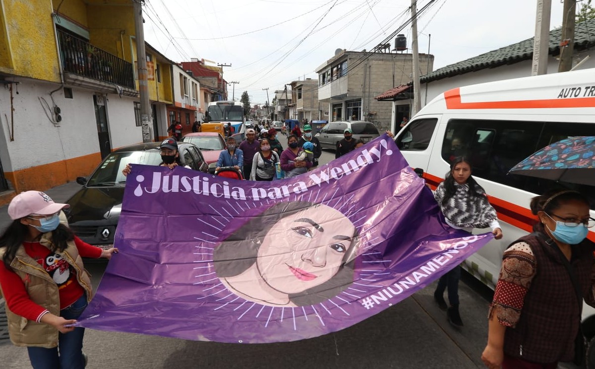 Partieron desde la casa donde vivía la menor caminaron hasta el panteón donde fue sepultada. (Tania Contreras)