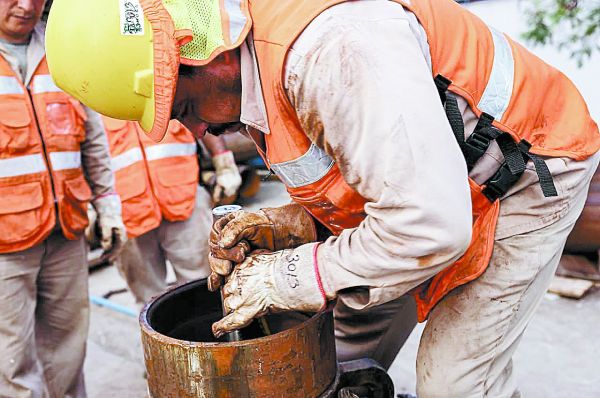 Las aguas subterráneas deben de ser analizadas por las autoridades, dijo el experto. Especial