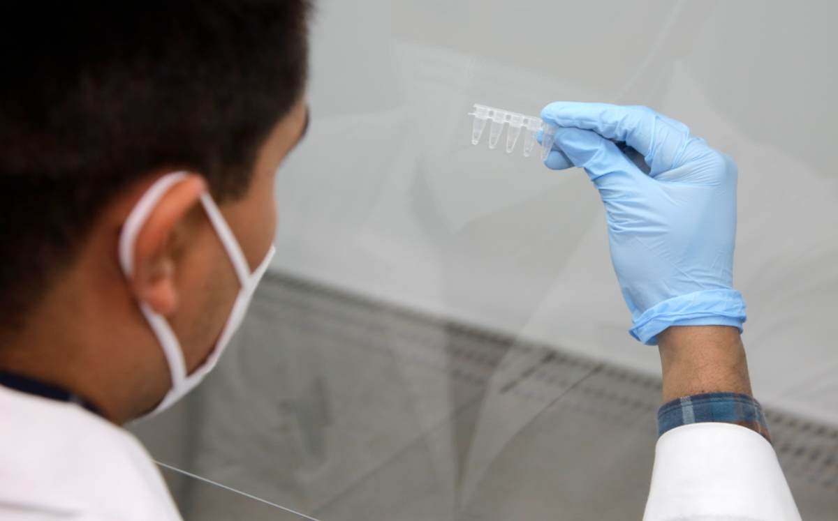 Dos alumnos resultaron lesionados de explosión en laboratorio de UPTx | Agencia Enfoque (aspectos laboratorio)