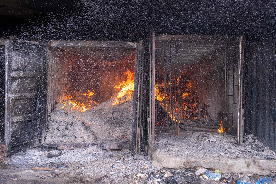 Comerciantes y locatarios perdieron millones de nairas (moneda de Nigeria) tras el incendio. |AFP