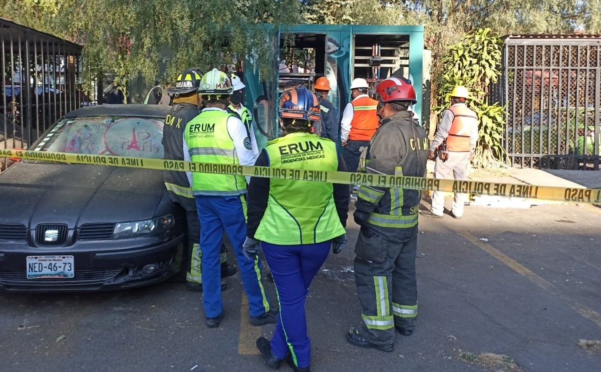 El joven se electrocutó tras ingresar al transformador de la unidad habitacional. | Enrique Luna