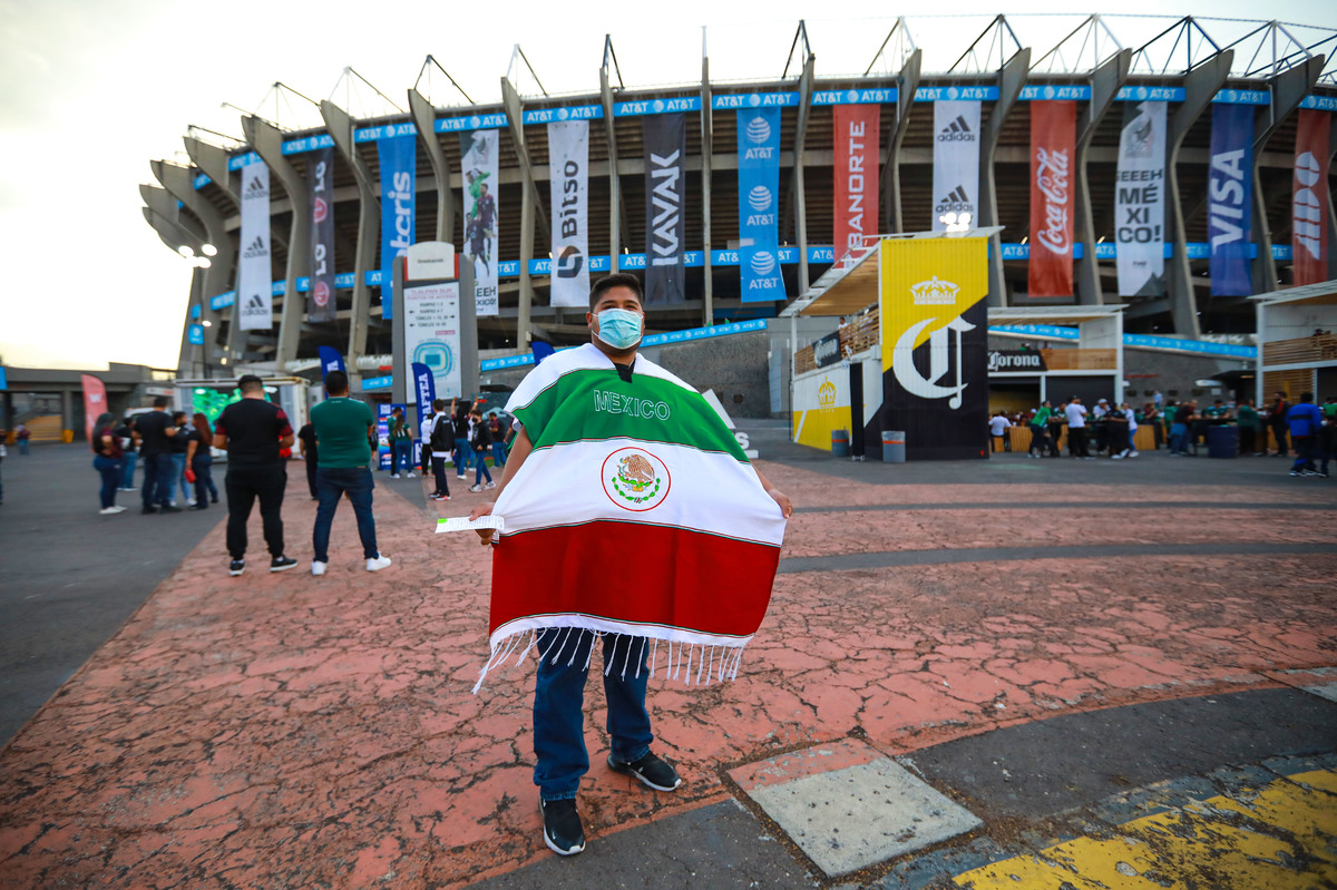 Aficionados entraron al Estadio Azteca sin pasar por el Fan ID (Imago7)