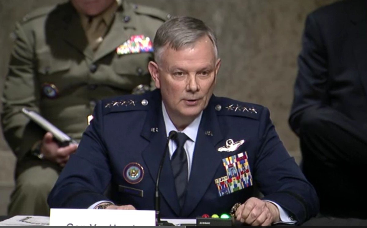 El general de la Fuerza Aérea expuso que operaciones en la frontera podrían reducirse.  | Captura