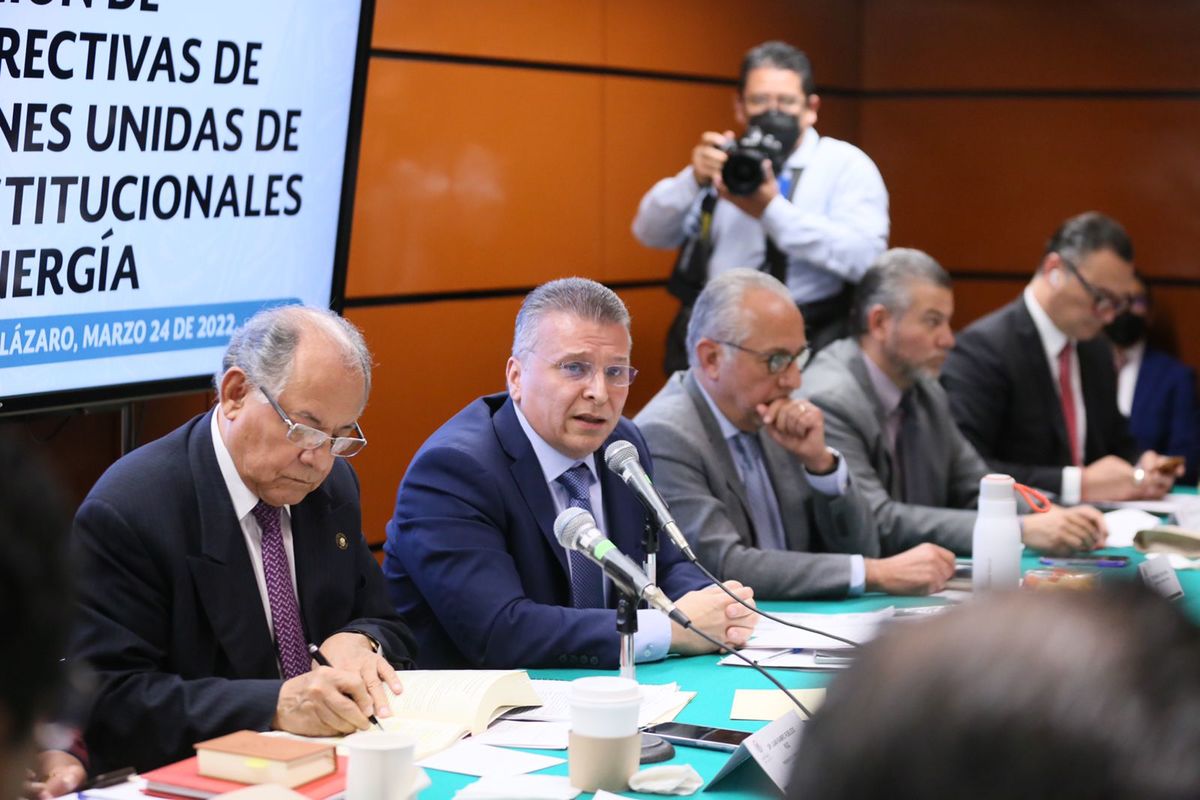 El legislador de Morena negó que exista la intención de procesar la iniciativa presidencial en "fast-track". (Especial)