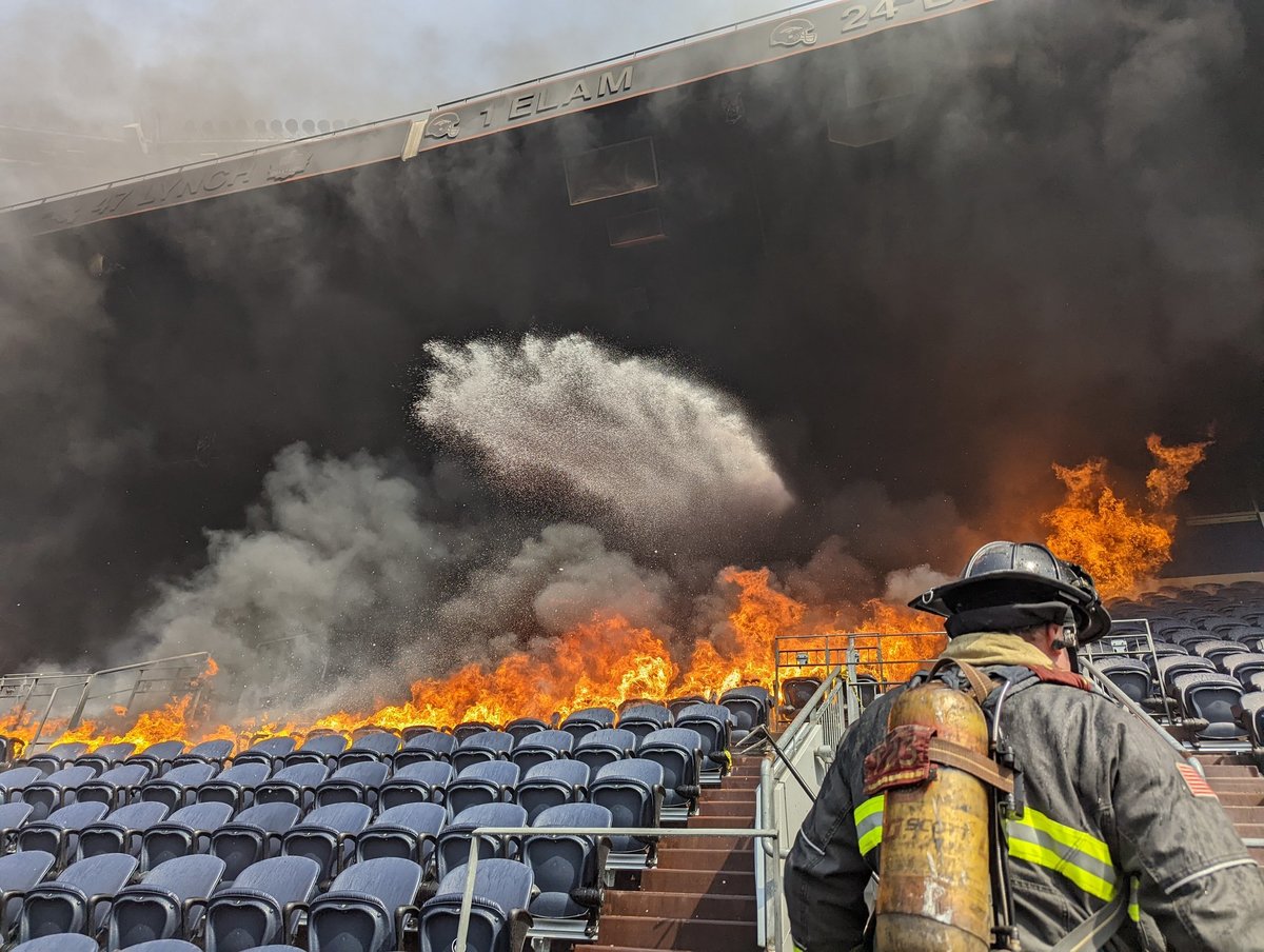 Se registra incendio en el estadio de los Broncos de Denver (Twiitter @Denver_Fire)