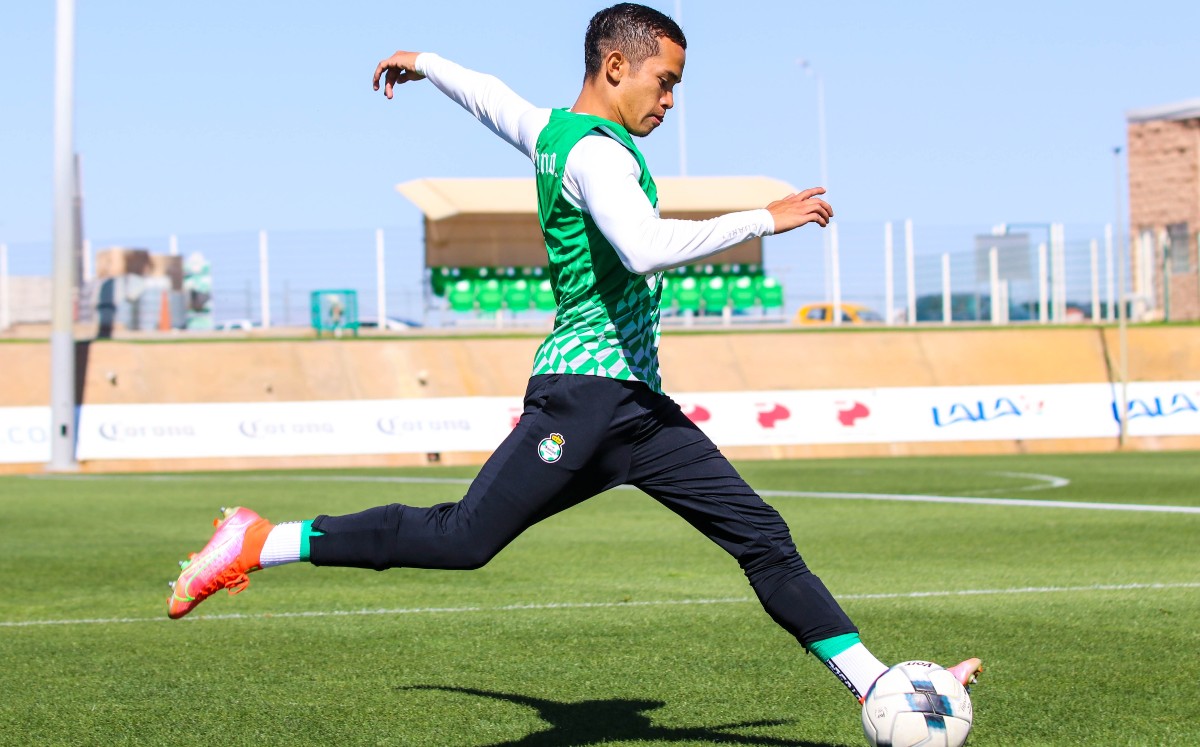 Ronaldo Prieto comentó que enfrentar al director técnico uruguayo sí representa una ventaja. (@ClubSantos)