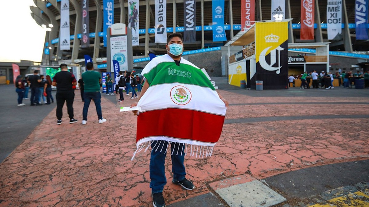 Muchos aficionados entraron al Estadio Azteca sin pasar por el Fan ID