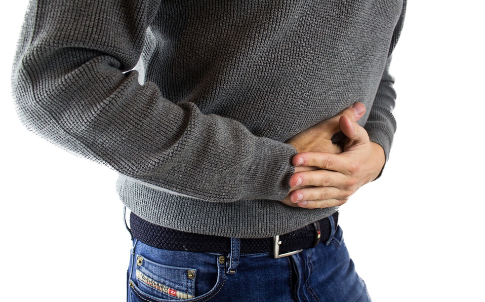 Uno de los síntomas del cáncer colorrectal es el dolor abdominal y los cólicos. (Pixabay)
