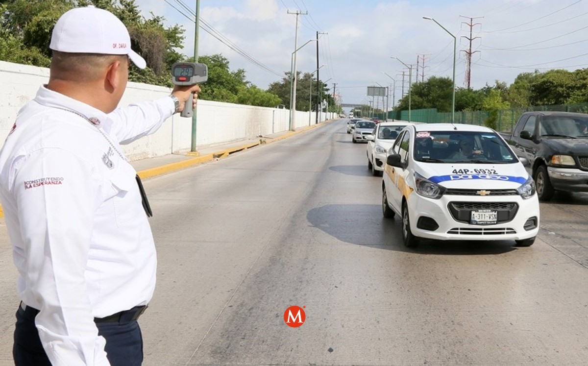 Transitos de Ciudad Madero miden velocidad a vehículos. (Cortesía)