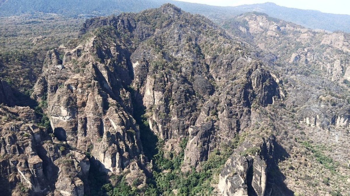 Tras incendio, prohibirán entrada a cerro del Tepozteco. | Especial