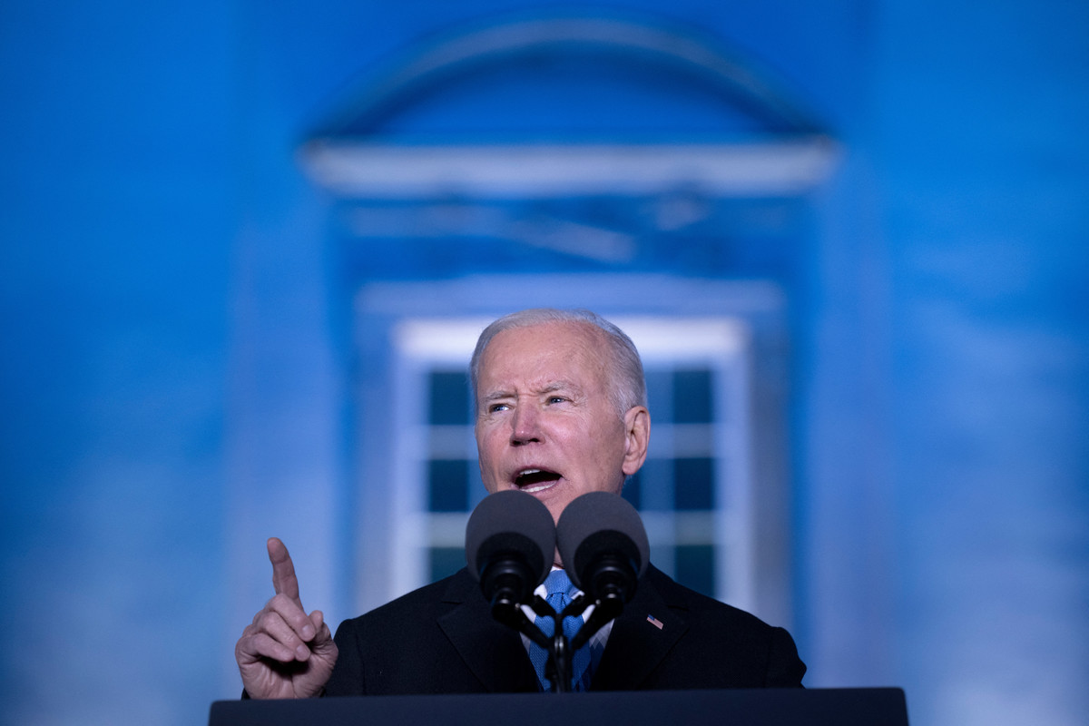Biden avisa a Putin: "Ni piense en moverse un centímetro dentro de la OTAN" | AFP