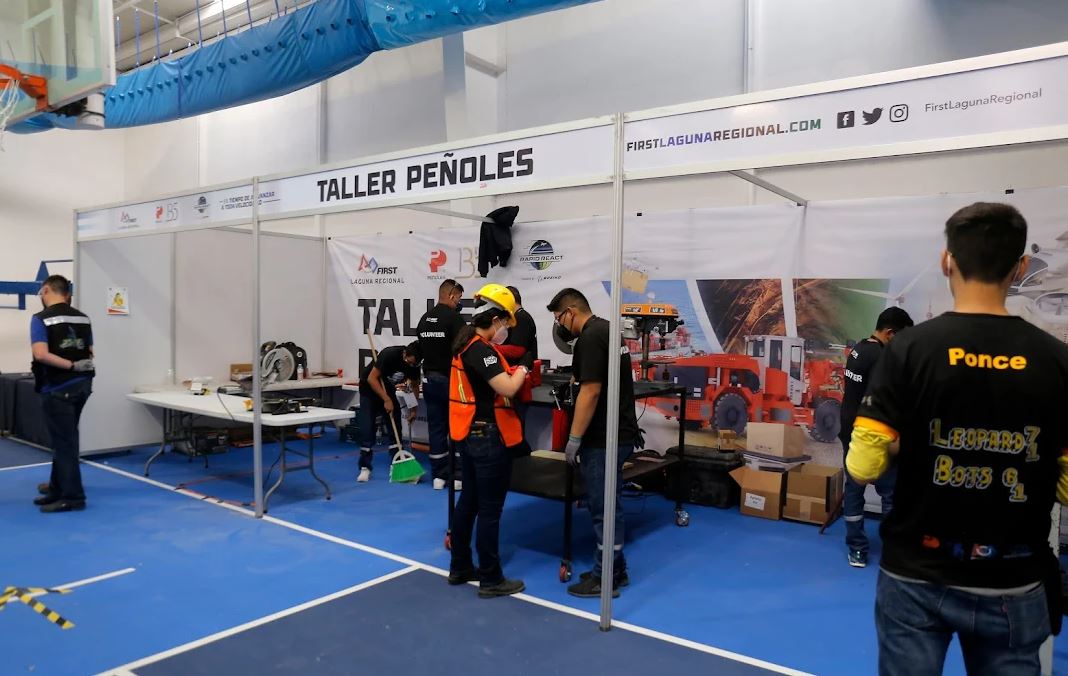 Establecido en la zona de pits este taller brinda apoyo a los equipos participantes en First. | Mauricio Román