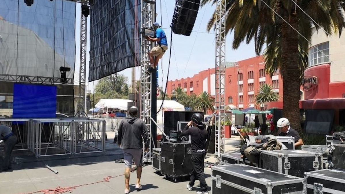 Instalan escenario para 'Concierto por la paz' en CdMx