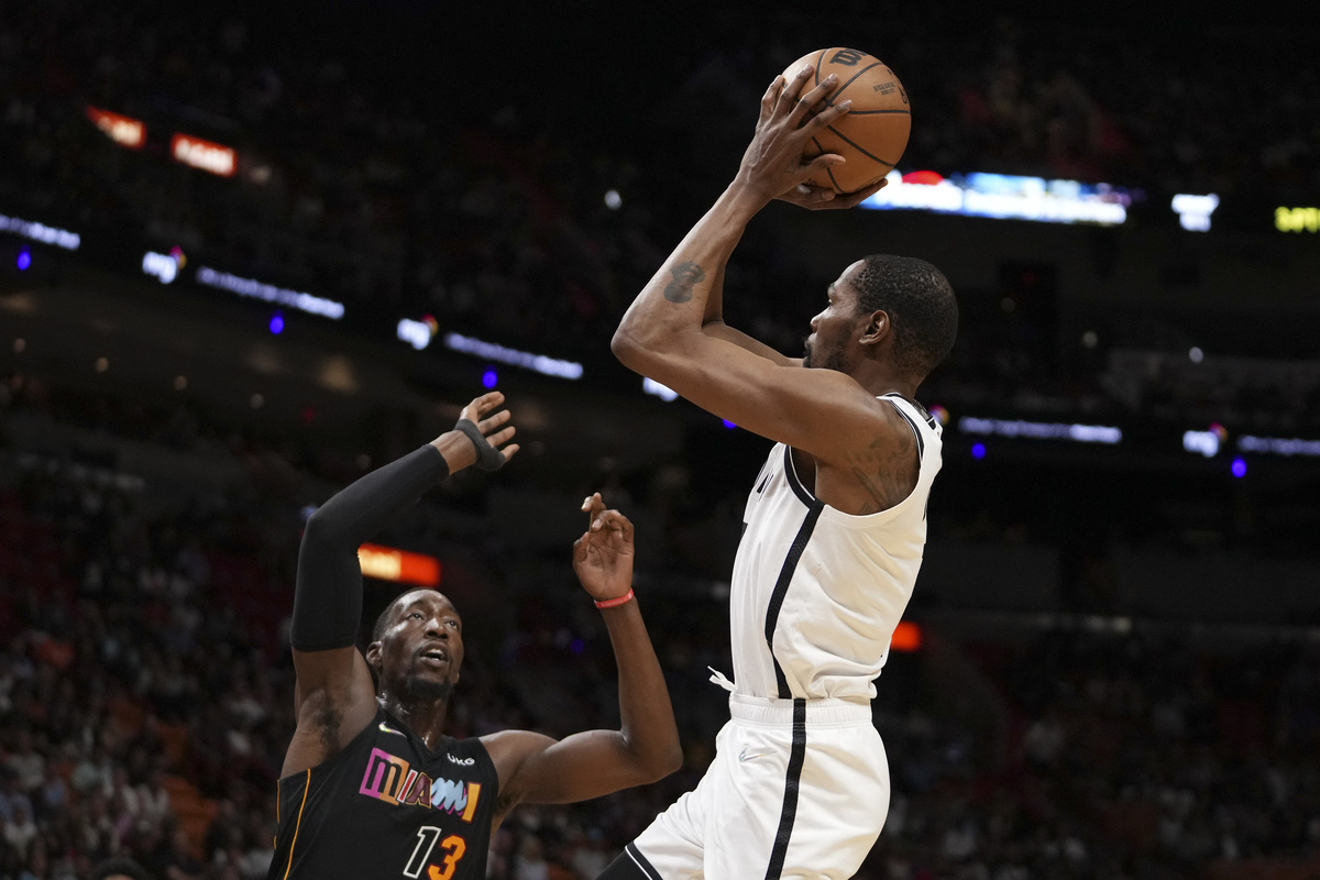 Kevin Durant anotó 23 puntos en el juego. (AFP)