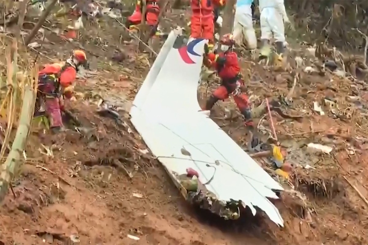 Los 132 ocupantes del Boeing que se estrelló en China murieron, según medios oficiales