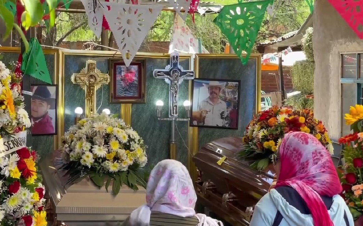 Velan cuerpos de “Los Chuparrecio” en la comunidad Juan Martín en  Celaya