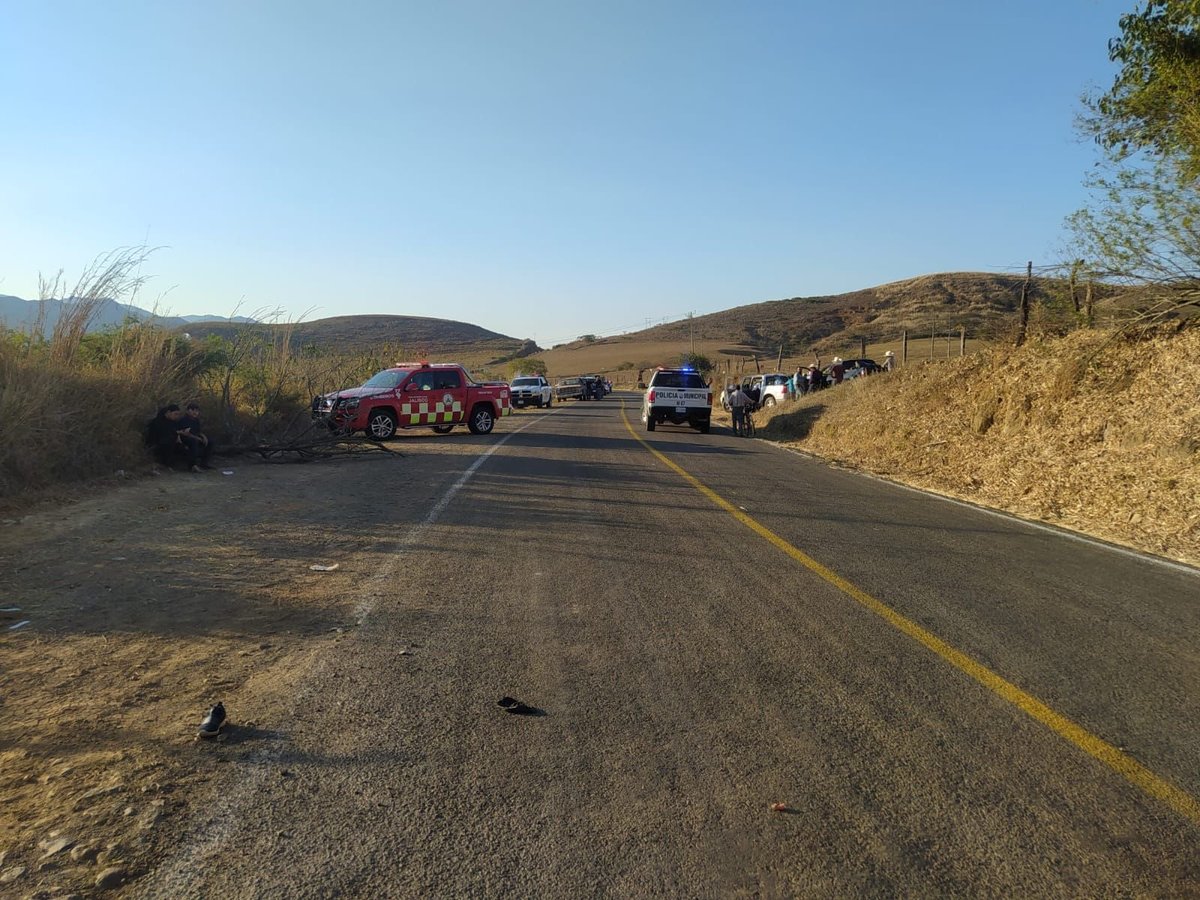 Accidente deja como saldo 20 lesionados y dos muertos en autopista Talpa de Allende-Cuesta (Cortesía)