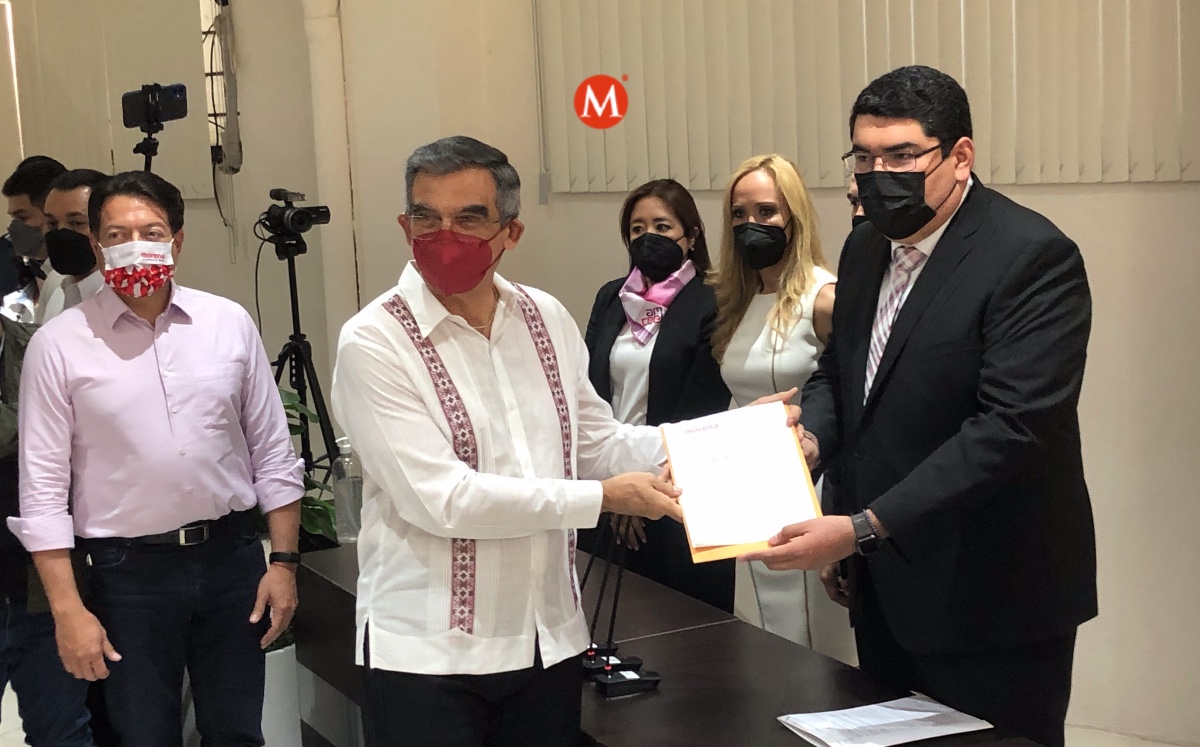 Américo Villarreal Anaya se registró en el Ietam como candidato a gobernador por Tamaulipas. (Antonio Hernández)