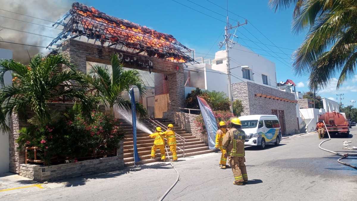 El incendio está en el parque acuático en Isla Mujeres. | Foto: Ayuntamiento de Isla Mujeres