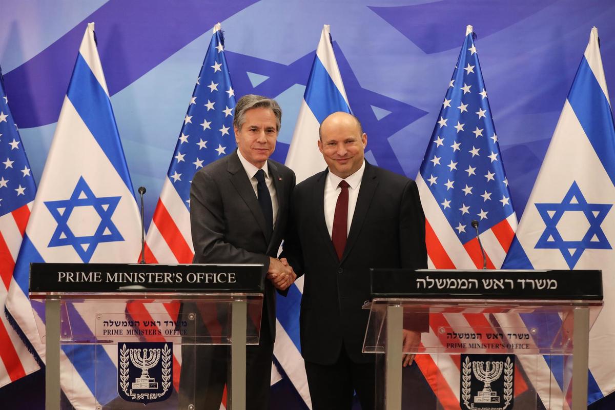 El primer ministro israelí, Naftali Bennett (d) y el secretario de EU, Antony Blinken.| EFE