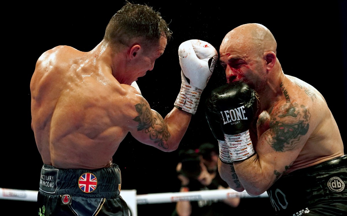 Con polémico cabezazo, Josh Warrington arrebata título mundial a Kiko Martínez  (AP)