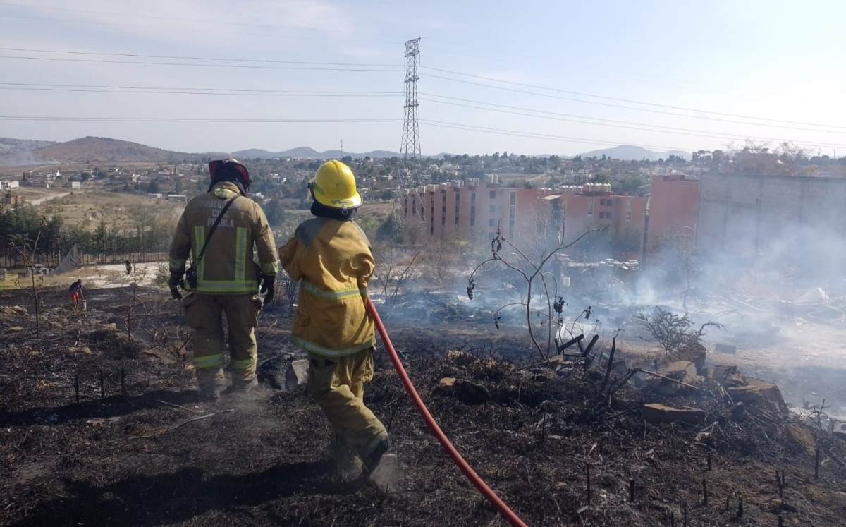 Protección Civil sofoca incendio en terreno de una hectárea en Santo Tomás Chautla | Especial