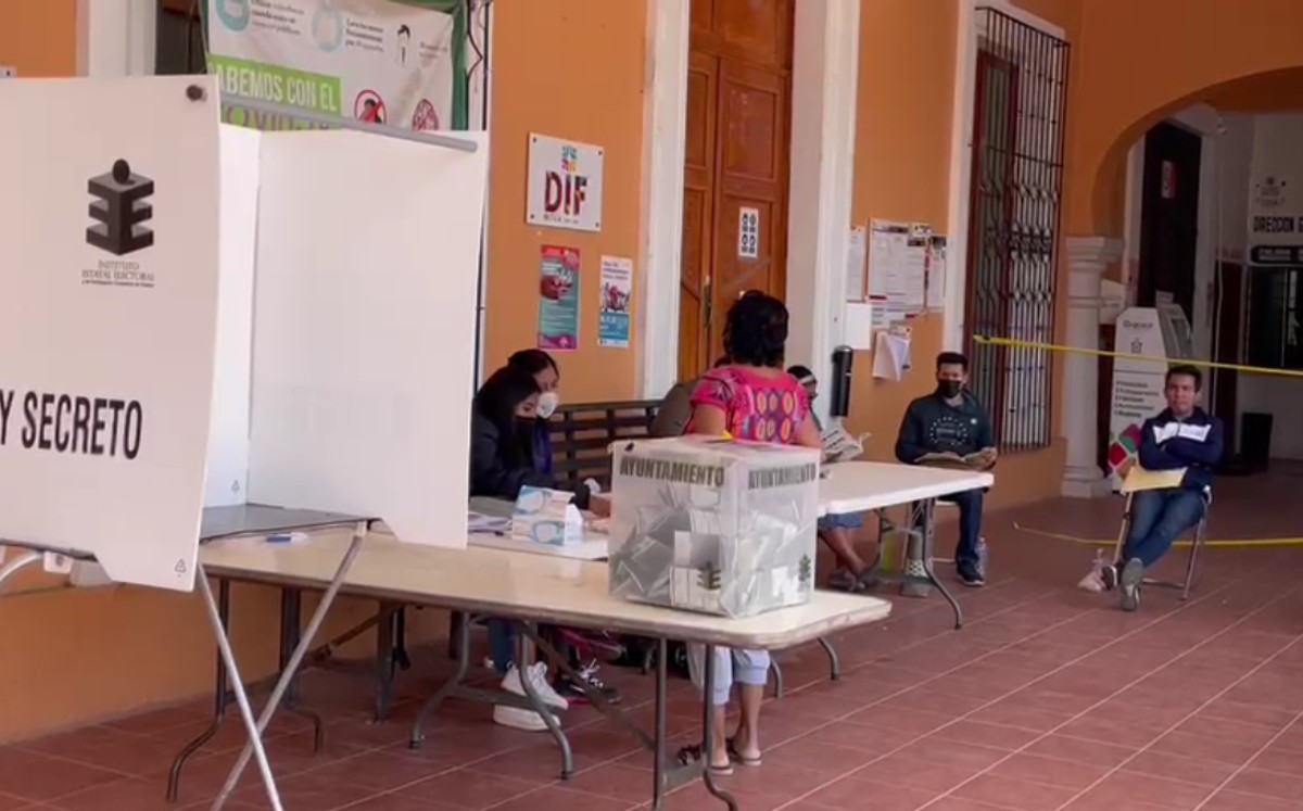 En Santiago Laollaga no se han podido instalar las mesas de votación por presencia de grupos de choque. | Óscar Rodríguez