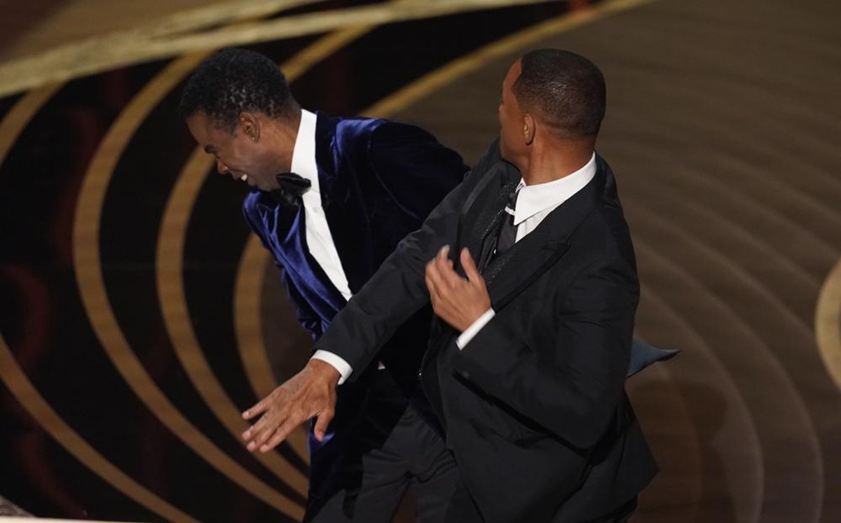 Will Smith golpeó al actor tras emitir un comentario sobre su esposa. | AP