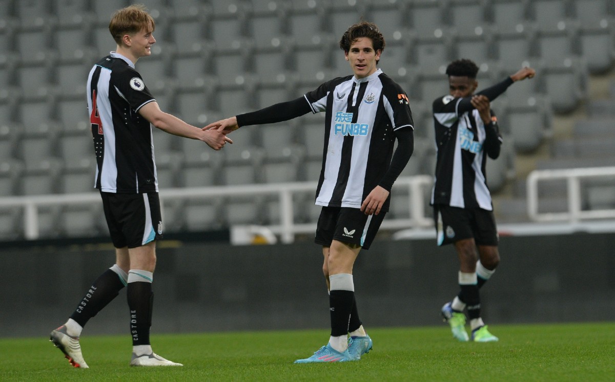 Santiago Muñoz se estrena como goleador del Newcastle sub 23 (Twitter: @NUFC)
