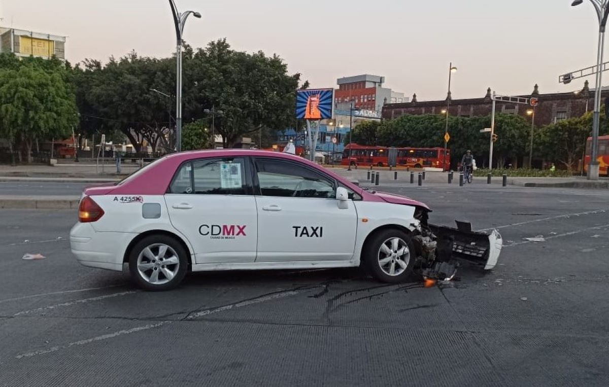 El accidente ocurrió en el cruce de Hidalgo y Reforma. | Enrique Luna