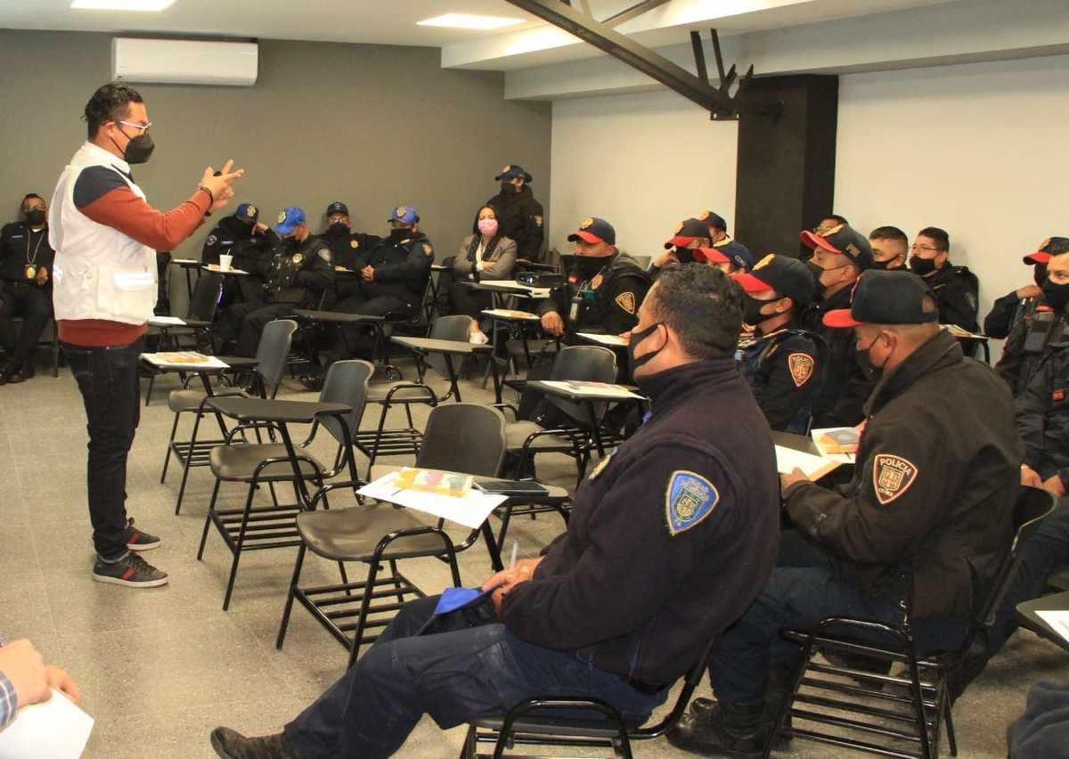 Capacitan a policías en Derechos Humanos en la colonia Álvaro Obregón
