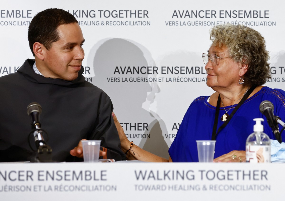 El presidente de la comunidad inuit, Natan Obed, atendiendo el caso de abuso sexual de la iglesia contra menos cometido hace varias décadas. (AP)
