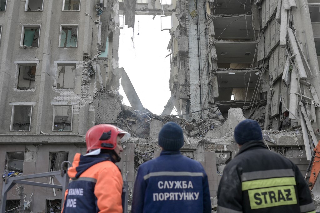 Los rescatistas continúan trabajando en Mikolaiv, Ucrania. | AFP