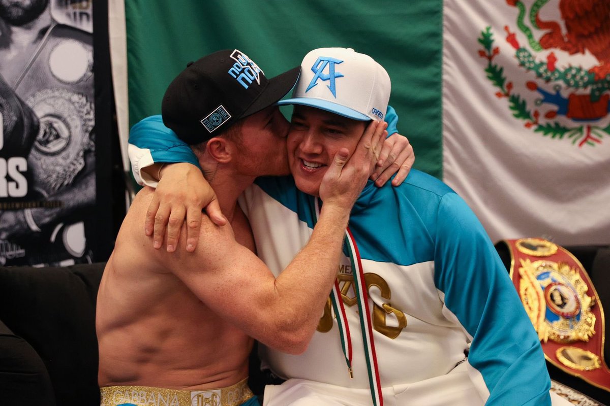 Canelo Álvarez y Eddy Reynoso ganan la triple corona (Twitter: Canelo)