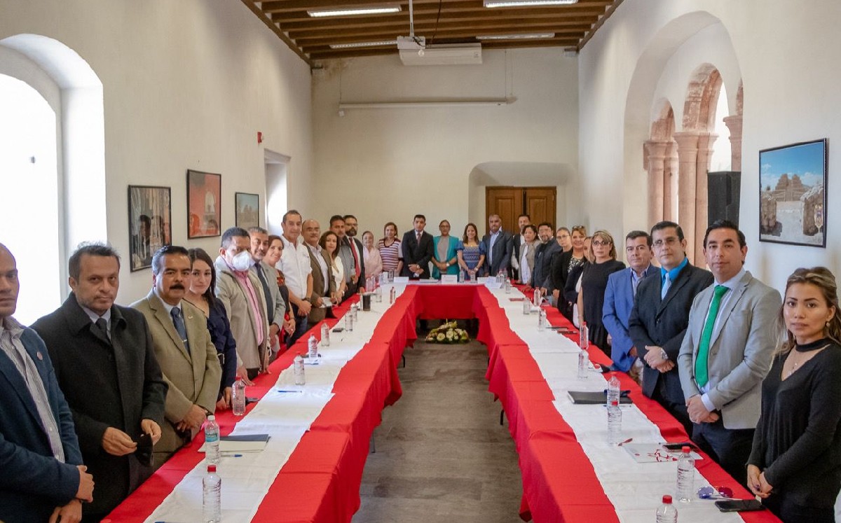 Firman convenio con universidades brindar becas / Cortesía