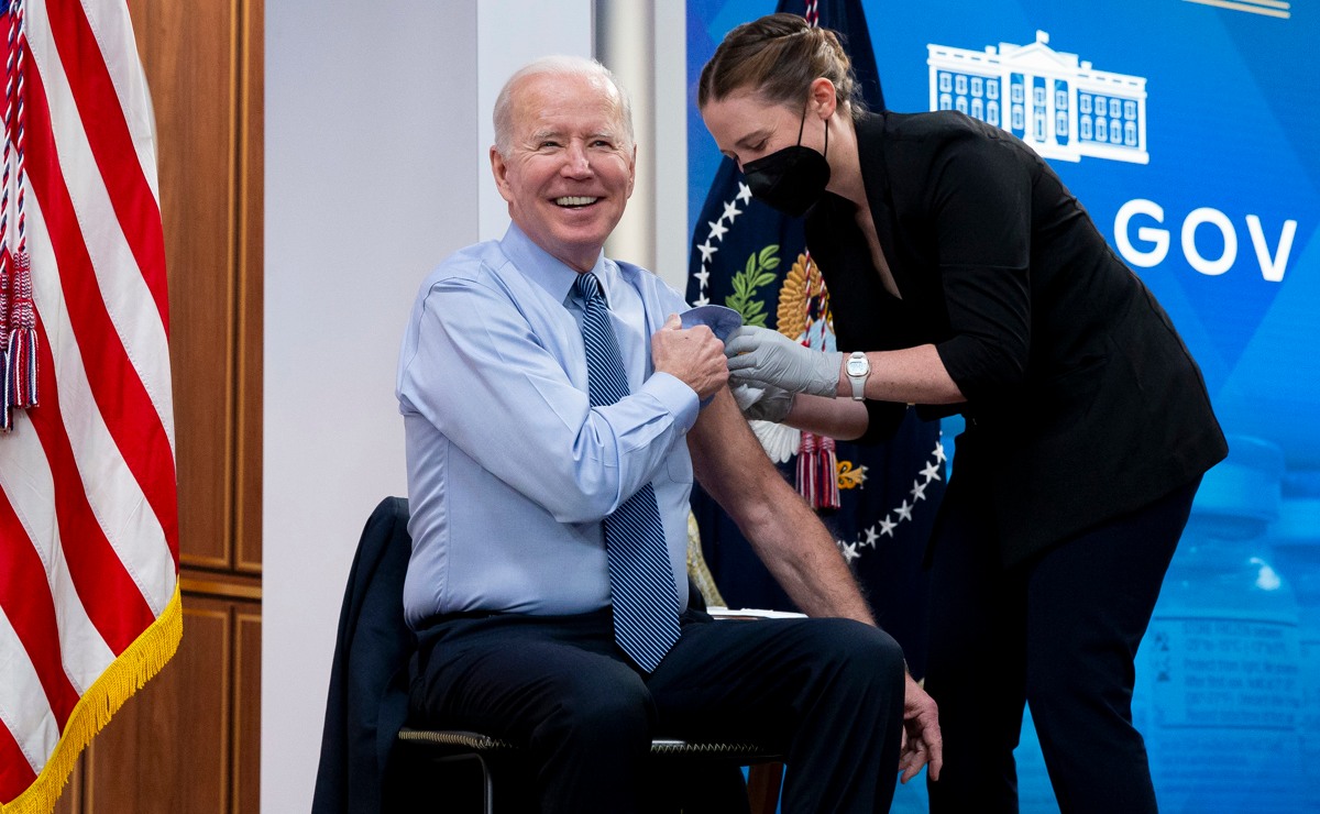 Joe Biden, presidente de Estados Unidos, recibiendo segunda dosis de refuerzo por covid-19. | EFE