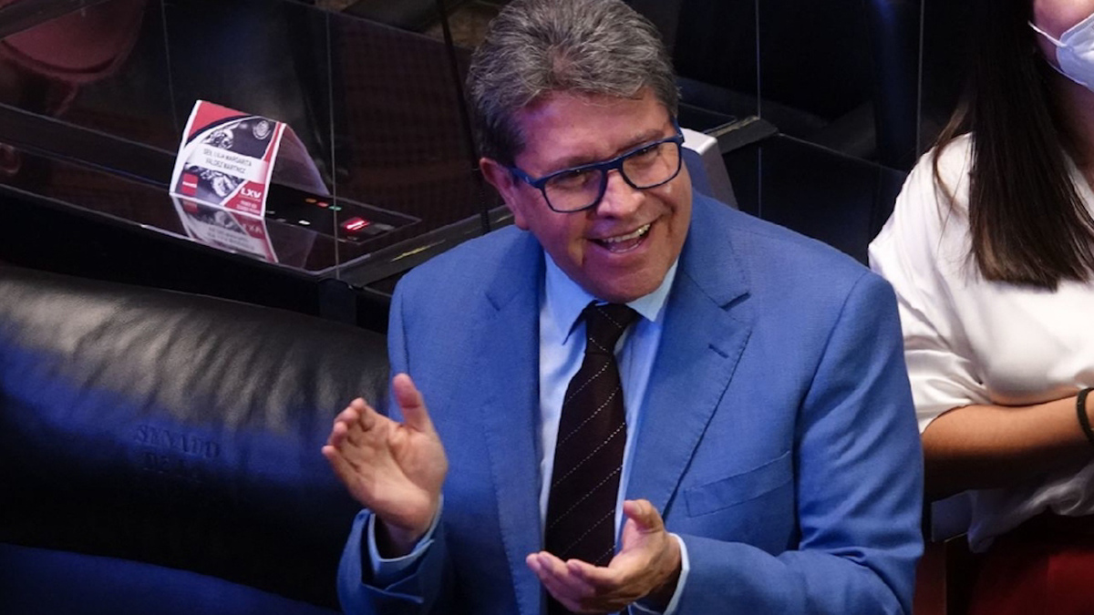 Ricardo Monreal se aísla por síntomas de covid-19