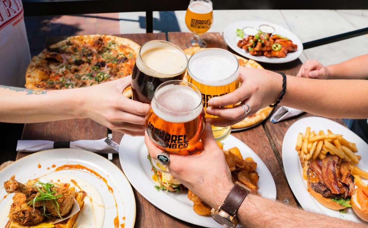 La venta de cerveza es uno de los sostenes del sector restaurantero en México.