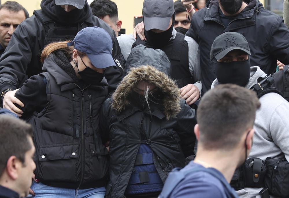 Continúan los trabajos forenses. | AP