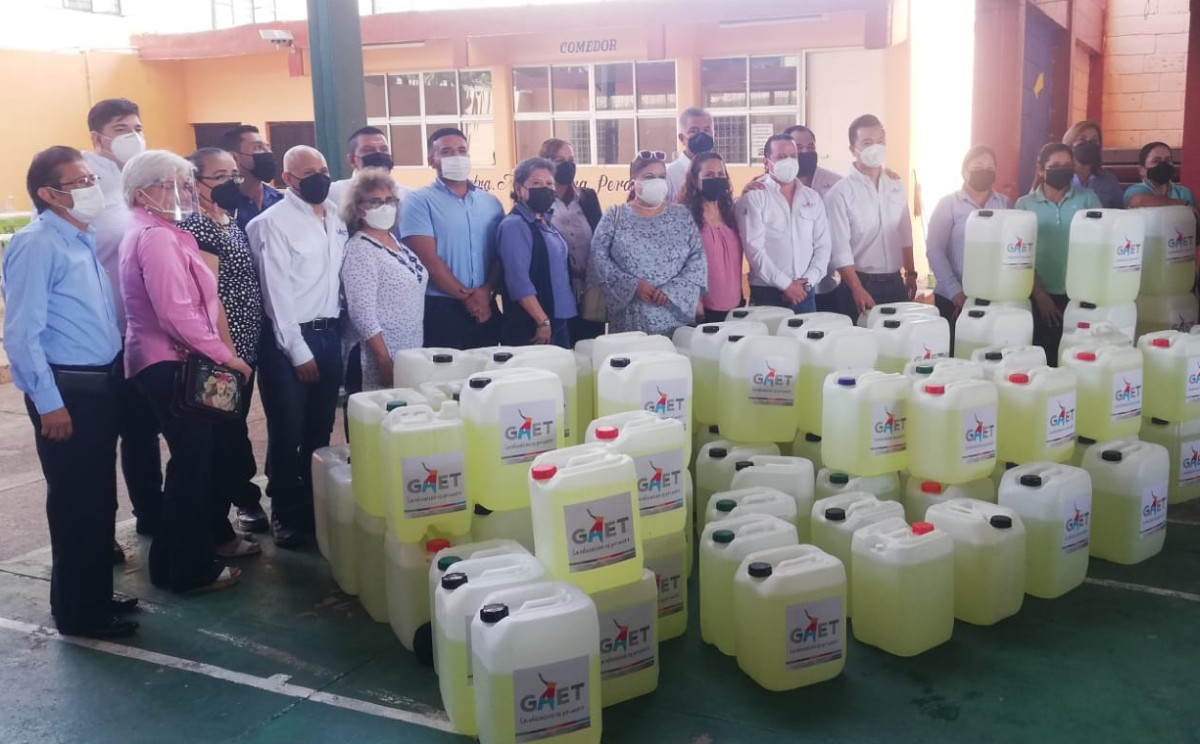 GAET Tamaulipas entregó cloro para la limpieza de escuelas de nivel básico.