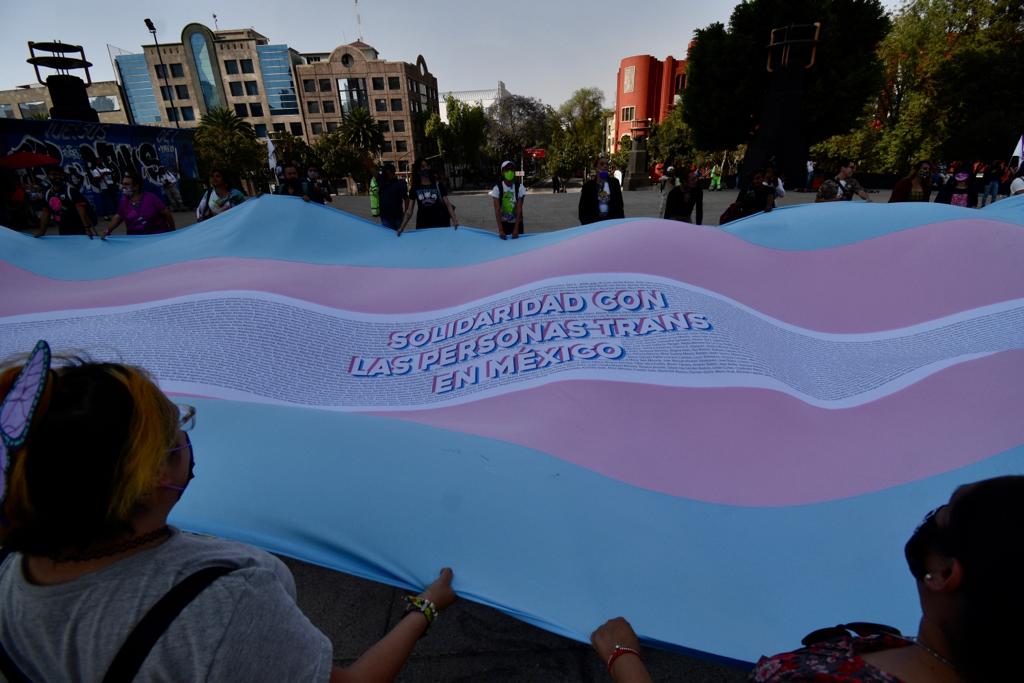 Mensajes de resistencia, amor, indignación y ayuda fueron escritos por las personas trans presentes | Haarón Álvarez